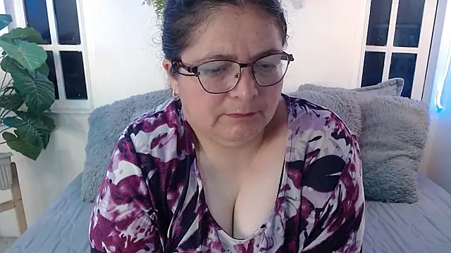 Snapshot of Linda_banks_ chatting on 11-27-25, 01:29 Linda banks online show from 11-27-25, 01:29