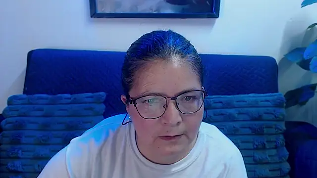 Snapshot of Linda_banks_ chatting on 12-18-25, 01:22 Linda banks online show from 12-18-25, 01:22