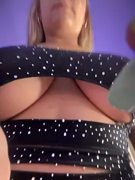 Snapshot of ChannelConnor_ chatting on 09-19-25, 02:18 ChannelConnor  online show from 09-19-25, 02:18