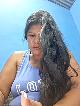 Snapshot of hotmom33 chatting on 10-18-25, 10:38 hotmom33 online show from 10-18-25, 10:38