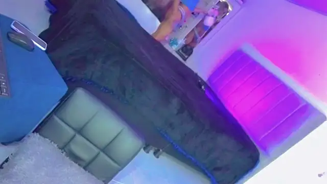 HANNAH BACKERS online show from 11-15-25, 01:40