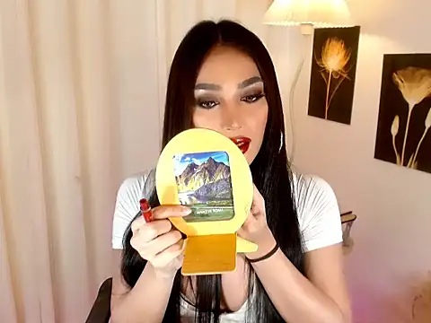 Snapshot of Brilliance_Goddess chatting on 12-15-25, 06:50 Brilliance Goddess online show from 12-15-25, 06:50