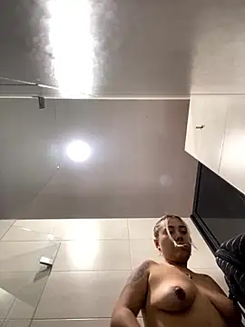  ManuVeelez online show from 10-02-25, 03:08