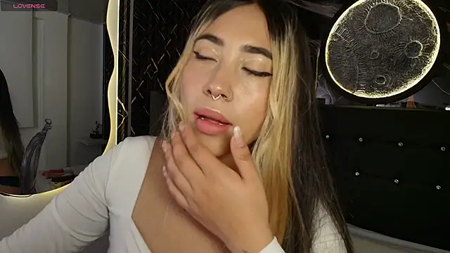  ManuVeelez online show from 11-22-25, 06:01