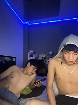Kailertwink online show from 06-03-26, 11:43