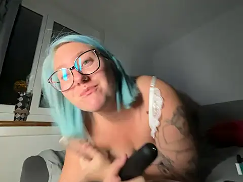 Snapshot of lablonde2025 chatting on 09-30-25, 07:41 lablonde2025 online show from 09-30-25, 07:41