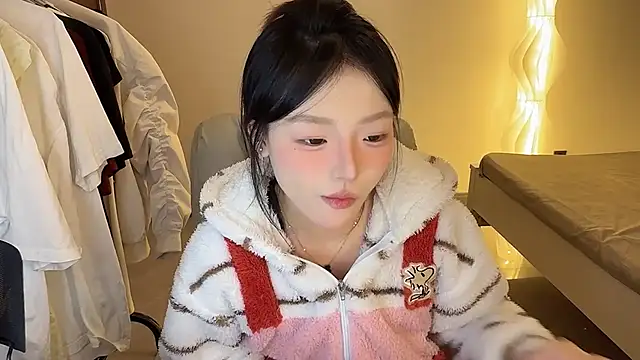 Robin-o3 online show from 10-19-25, 03:45