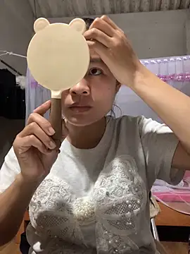 Snapshot of NhuFox chatting on 09-10-25, 02:06 NhuFox online show from 09-10-25, 02:06