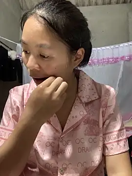 Snapshot of NhuFox chatting on 09-17-25, 01:13 NhuFox online show from 09-17-25, 01:13