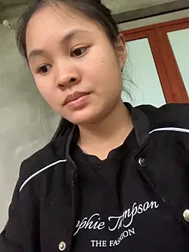 Snapshot of NhuFox chatting on 10-15-25, 09:20 NhuFox online show from 10-15-25, 09:20