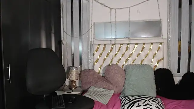 Snapshot of julieta_sweet_ chatting on 10-03-25, 03:47 julieta sweet online show from 10-03-25, 03:47