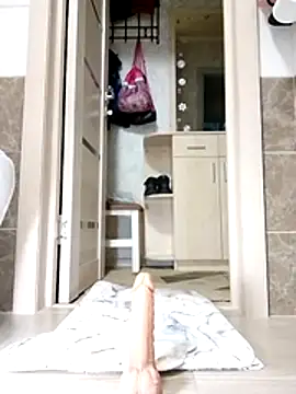 N i k o l a u online show from 04-10-26, 02:44