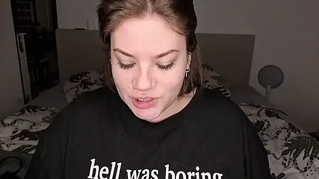 Snapshot of MaeNoir chatting on 11-30-25, 02:04 MaeNoir online show from 11-30-25, 02:04