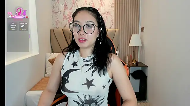 Snapshot of Yuna__Min chatting on 09-27-25, 02:44 Yuna  Min online show from 09-27-25, 02:44