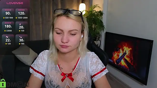 Snapshot of Cameronlovely_ chatting on 10-18-25, 07:14 Cameronlovely online show from 10-18-25, 07:14
