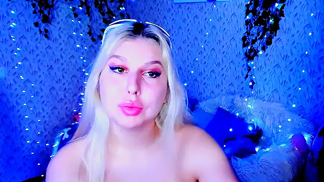 ChloeRicc online show from 11-10-25, 12:15