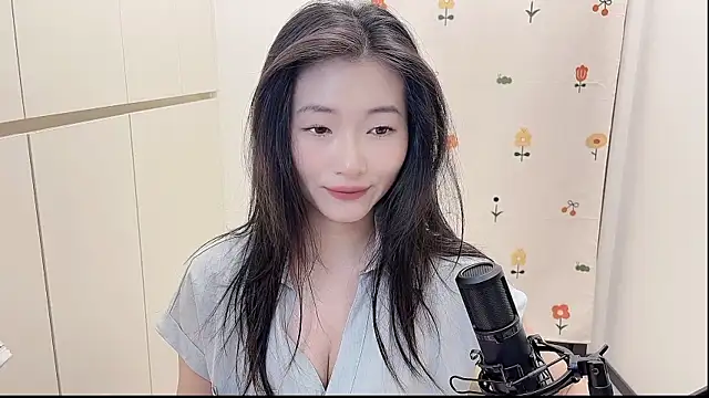 Snapshot of Rosalind_xixi chatting on 09-18-25, 09:55 Rosalind xixi online show from 09-18-25, 09:55