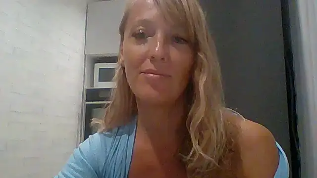 Snapshot of Vexxaa chatting on 10-06-25, 04:59 Vexxaa online show from 10-06-25, 04:59