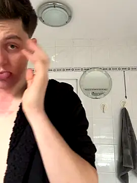 Snapshot of AmMadness chatting on 12-17-25, 01:06 AmMadness online show from 12-17-25, 01:06