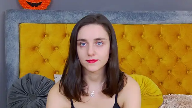 Jessica White  online show from 11-17-25, 05:02