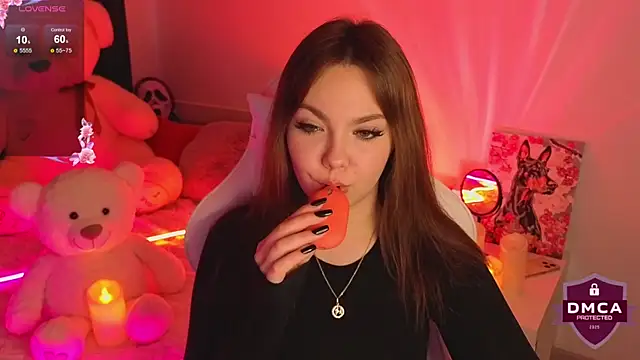 ApheliaDream  online show from 10-21-25, 02:40