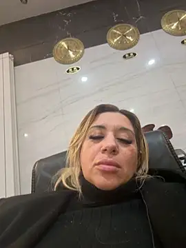 Snapshot of TheeaBlanco chatting on 11-28-25, 04:20 TheeaBlanco online show from 11-28-25, 04:20