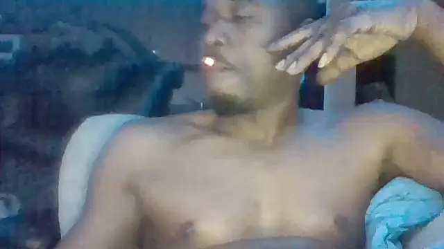 Snapshot of Dico420 chatting on 05-12-26, 04:42 Dico420 online show from 05-12-26, 04:42