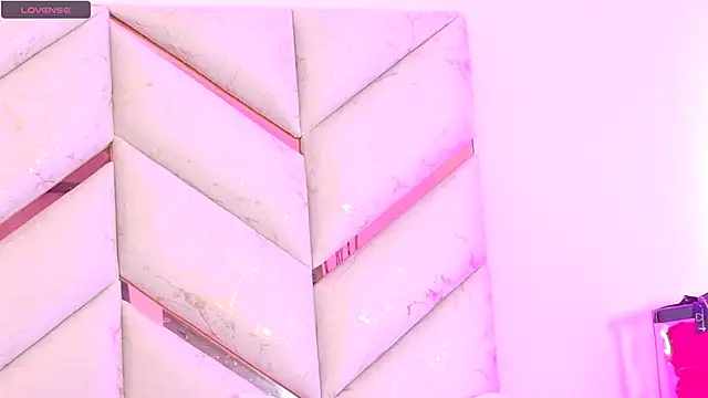 Snapshot of AlanaDoll chatting on 03-17-26, 01:58 AlanaDoll online show from 03-17-26, 01:58