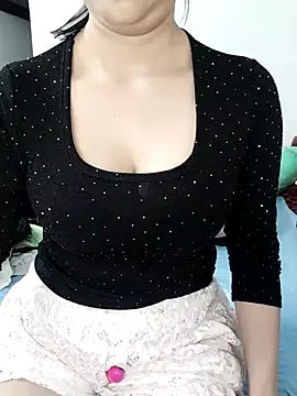 Linh linh01 online show from 01-16-26, 03:05