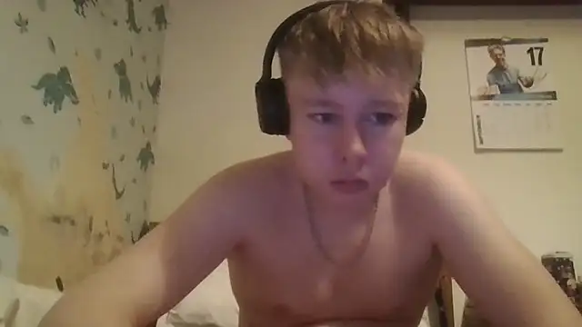 Snapshot of TomasCramp chatting on 10-02-25, 03:52 TomasCramp online show from 10-02-25, 03:52