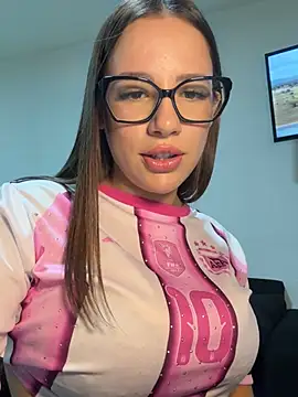 Snapshot of AlessiaaRuso1 chatting on 06-24-26, 02:10 AlessiaaRuso1 online show from 06-24-26, 02:10