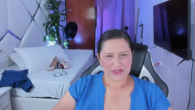 Snapshot of KikaDuque chatting on 11-11-25, 07:14 KikaDuque online show from 11-11-25, 07:14