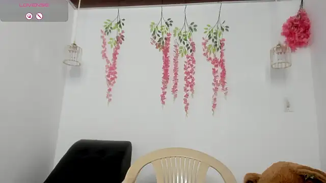 Snapshot of scarletbaker_ chatting on 05-26-26, 02:46 scarletbaker online show from 05-26-26, 02:46