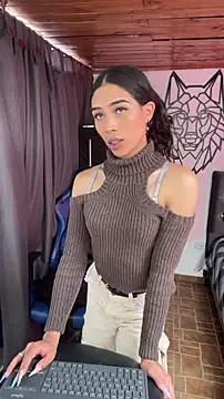 Snapshot of Sweet-Cris chatting on 06-15-26, 05:04 Sweet-Cris online show from 06-15-26, 05:04