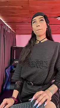 Snapshot of Sweet-Cris chatting on 06-16-26, 05:59 Sweet-Cris online show from 06-16-26, 05:59