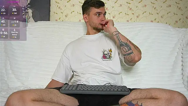 Snapshot of johnstoneisland chatting on 06-30-26, 06:09 johnstoneisland online show from 06-30-26, 06:09