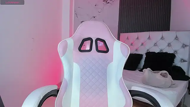 chloesagee online show from 10-29-25, 11:06