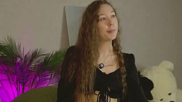 Snapshot of Molly_Kisss chatting on 05-16-26, 08:29 Molly Kisss online show from 05-16-26, 08:29
