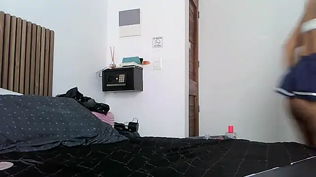 sweetbrunette22 online show from 04-20-26, 06:20