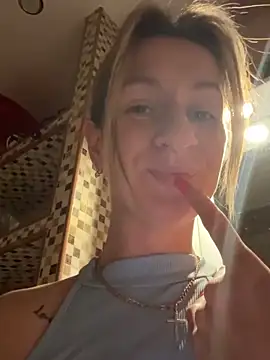 Snapshot of EvvaMur chatting on 10-03-25, 01:02 EvvaMur online show from 10-03-25, 01:02