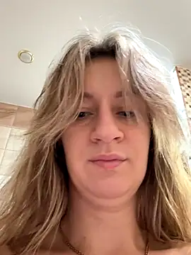 Snapshot of EvvaMur chatting on 10-30-25, 02:02 EvvaMur online show from 10-30-25, 02:02