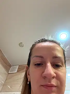 Snapshot of EvvaMur chatting on 10-31-25, 12:55 EvvaMur online show from 10-31-25, 12:55