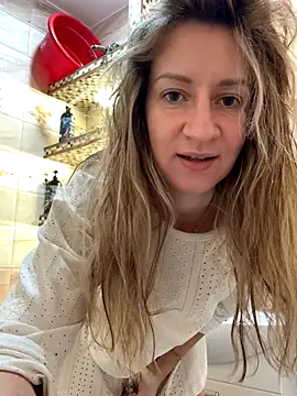 Snapshot of EvvaMur chatting on 11-01-25, 01:07 EvvaMur online show from 11-01-25, 01:07