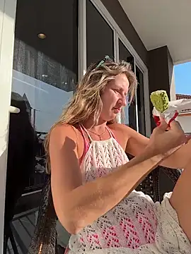 Snapshot of EvvaMur chatting on 11-29-25, 09:01 EvvaMur online show from 11-29-25, 09:01