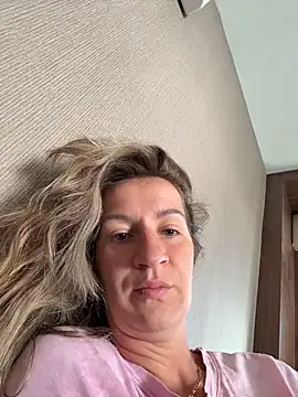 Snapshot of EvvaMur chatting on 11-30-25, 01:53 EvvaMur online show from 11-30-25, 01:53