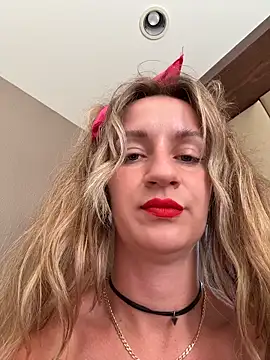 Snapshot of EvvaMur chatting on 12-01-25, 08:19 EvvaMur online show from 12-01-25, 08:19