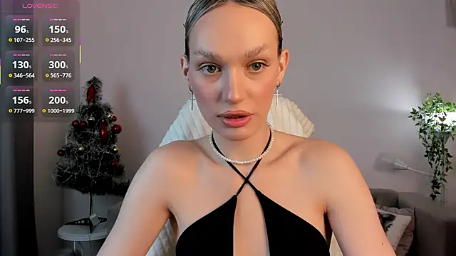 Ice Strawberry online show from 12-01-25, 03:11