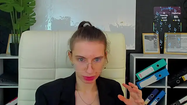 Snapshot of kaleriyaa_ chatting on 10-18-25, 01:30 kaleriyaa online show from 10-18-25, 01:30