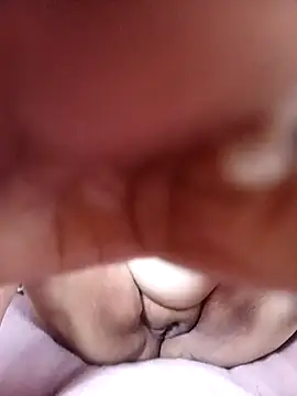 Snapshot of yummyhottie-clit chatting on 11-06-25, 02:40 yummyhottie-clit online show from 11-06-25, 02:40