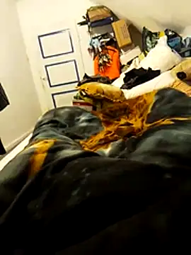 Snapshot of chrisdic27 chatting on 02-22-26, 06:35 chrisdic27 online show from 02-22-26, 06:35